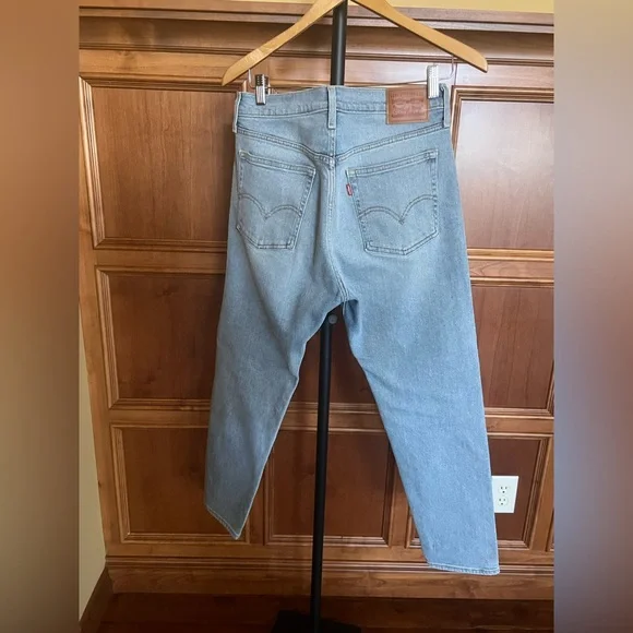 Levi's Premium Jeans Women's High Waist Straight Leg Light Blue Wash Size 29 - Picture 3 of 16